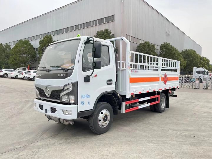 東風(fēng)福瑞卡4.1米氣瓶運(yùn)輸車/黃牌