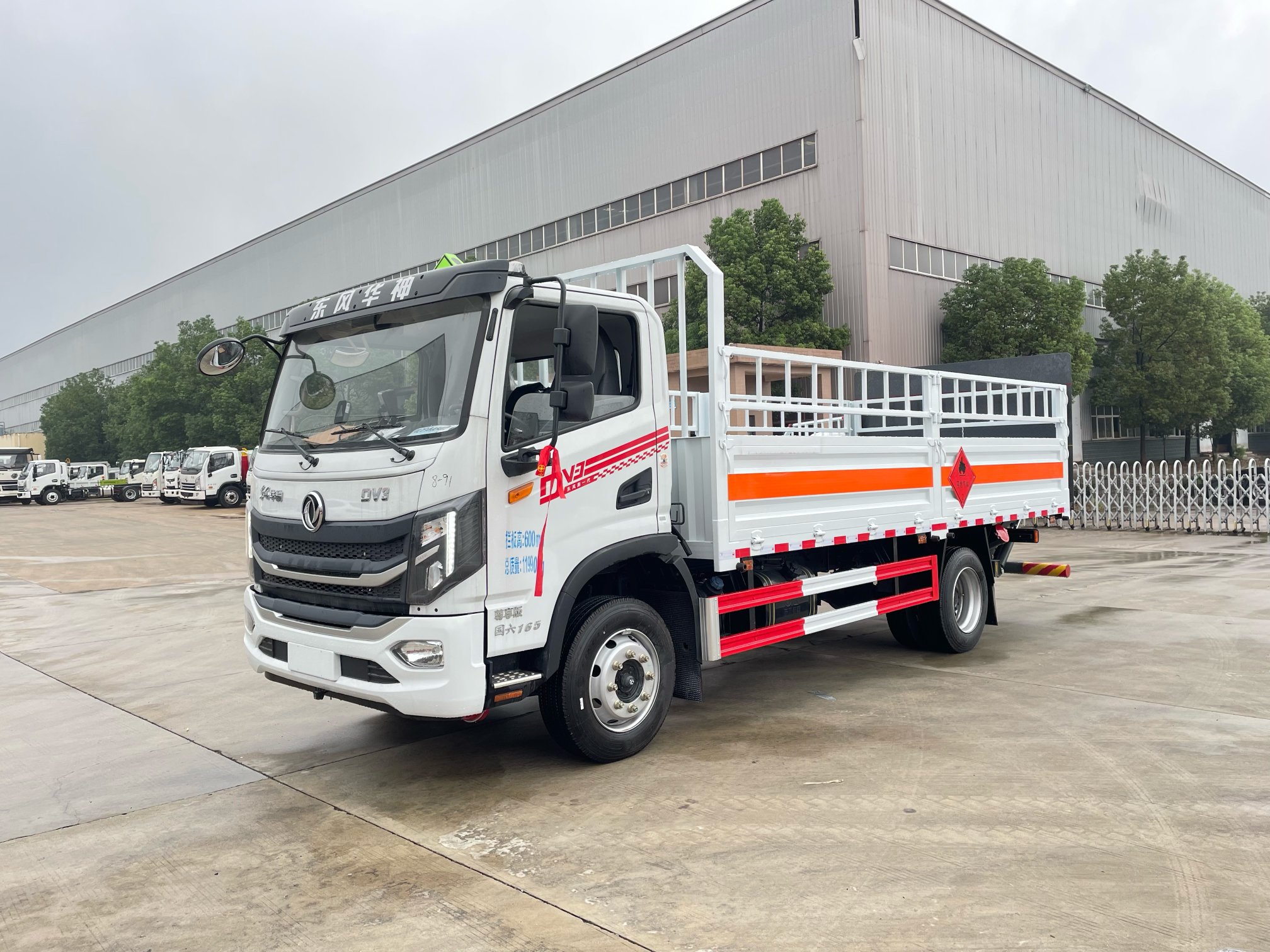 東風(fēng)華神5.15米氣瓶運(yùn)輸車